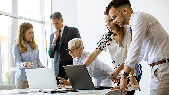 Gruppe von Personen im Meeting