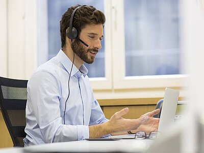 Uomo al telefono