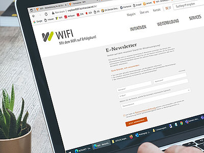 Schermo pc con il sito web del WIFI