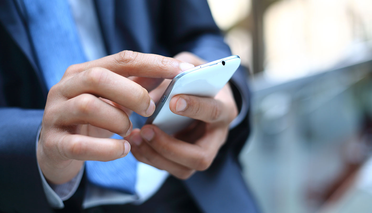 Mann mit Smartphone Mann mit Smartphone