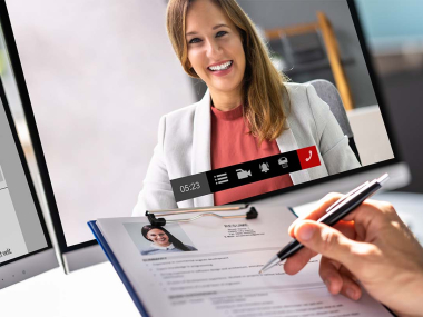 Lebenslauf Videocall Frau