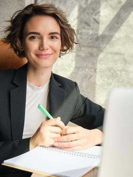 donna sorridente, Frau lächelt