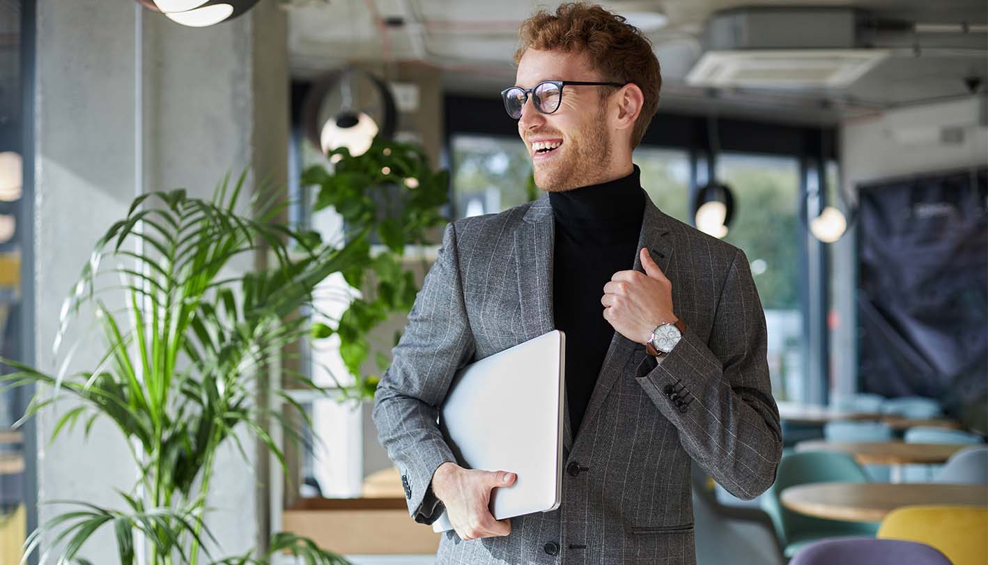 Uomo in ufficio